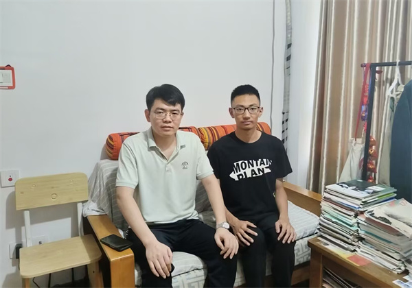 暖心走访,家校同心,暑期成长我们共同关注(图1) 暖心走访,家校同心,暑期成长我们共同关注(图1)