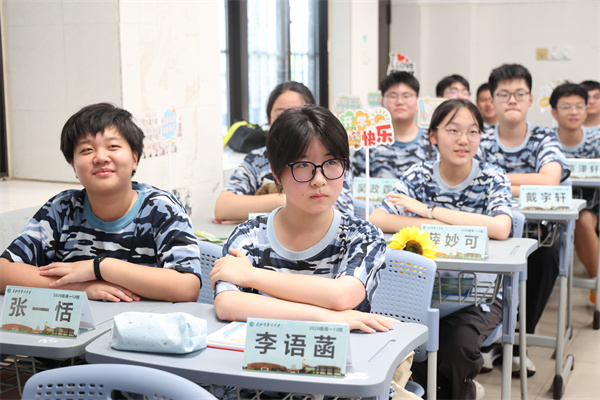 开学第一帧:滴!你的2026级“七宝”体验卡已激活(图4) 开学第一帧:滴!你的2026级“七宝”体验卡已激活(图4)