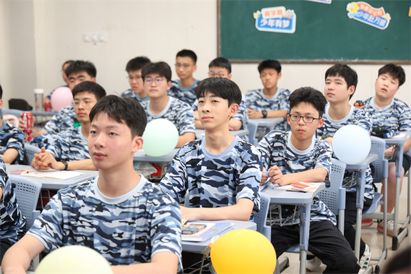 开学第一帧:滴!你的2026级“七宝”体验卡已激活(图6) 开学第一帧:滴!你的2026级“七宝”体验卡已激活(图6)