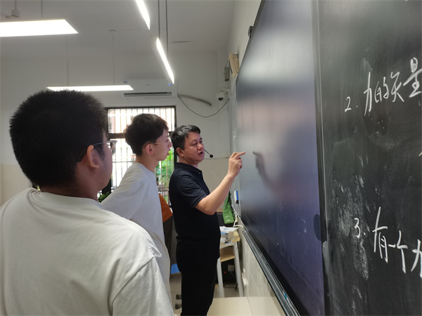 合肥七中高三开学周记:处处可见“拔节生长”的力量(图2) 合肥七中高三开学周记:处处可见“拔节生长”的力量(图2)