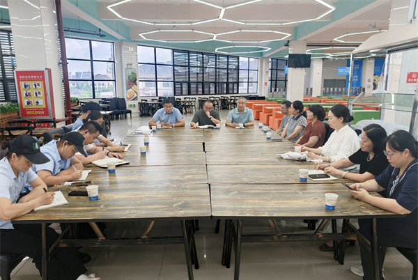 合肥七中召开新学期膳食委员会工作会议(图1) 合肥七中召开新学期膳食委员会工作会议(图1)