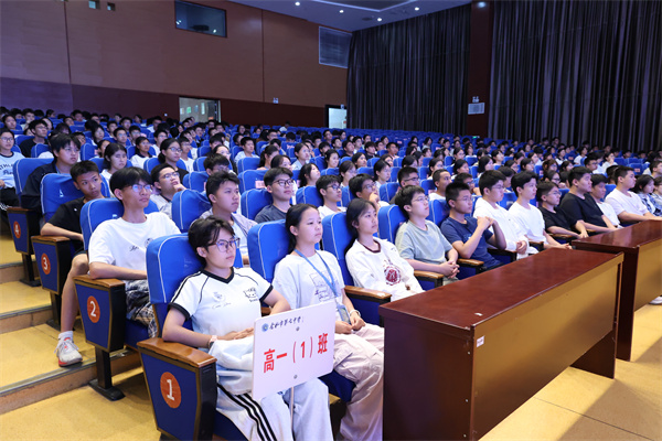 智启未来，探秘AI：合肥七中“桃蹊大讲堂”点亮科学启蒙第一课(图4)