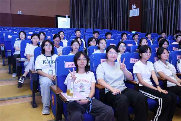 智启未来，探秘AI：合肥七中“桃蹊大讲堂”点亮科学启蒙第一课(图7)