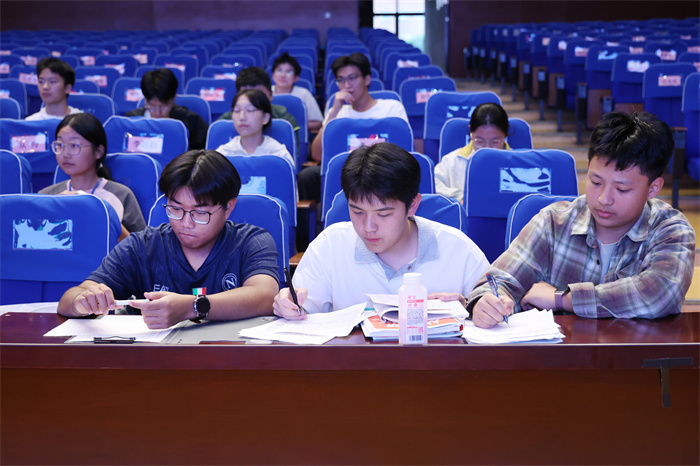 怦然“新”动,只等你来!合肥七中2026届校学生会招新圆满落幕(图4) 怦然“新”动,只等你来!合肥七中2026届校学生会招新圆满落幕(图4)