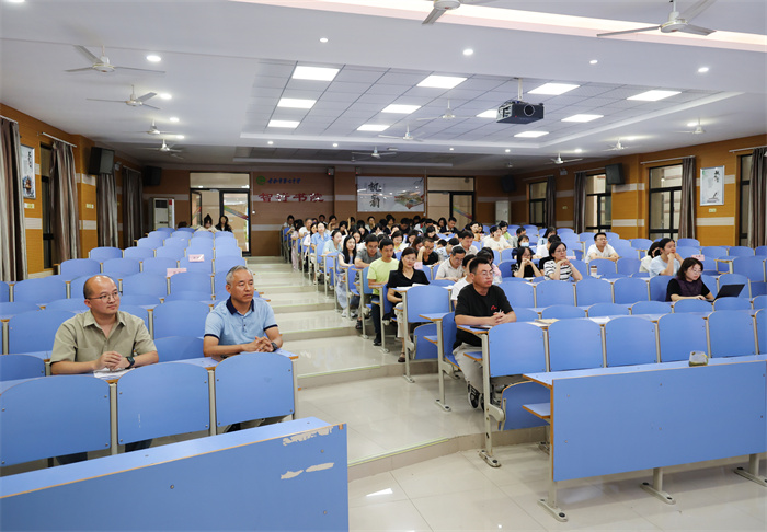 合肥七中2027届高三年级召开第二次教师会暨学情分析会(图1) 合肥七中2027届高三年级召开第二次教师会暨学情分析会(图1)