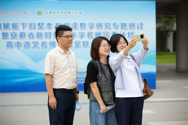 课题组成员参加教研活动1.jpg 课题组成员参加教研活动1.jpg