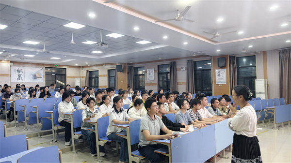 揉皱的纸团抚不平:合肥七中用一堂班会讲透“校园防欺凌”(图2) 揉皱的纸团抚不平:合肥七中用一堂班会讲透“校园防欺凌”(图2)