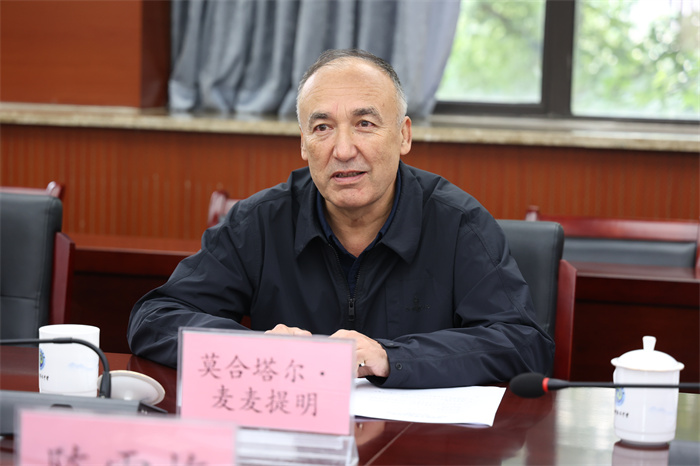 新疆驻安徽省工作组莅临合肥七中调研新疆高中班办学工作(图4) 新疆驻安徽省工作组莅临合肥七中调研新疆高中班办学工作(图4)