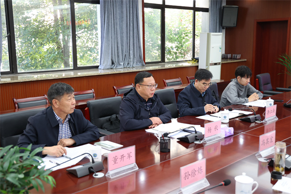 新疆教育协作中心莅临合肥七中调研新疆高中班办学工作(图5) 新疆教育协作中心莅临合肥七中调研新疆高中班办学工作(图5)
