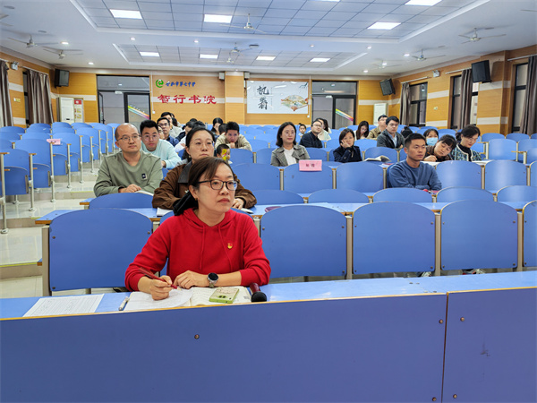 合肥七中第一党支部召开全体党员大会(图1) 合肥七中第一党支部召开全体党员大会(图1)